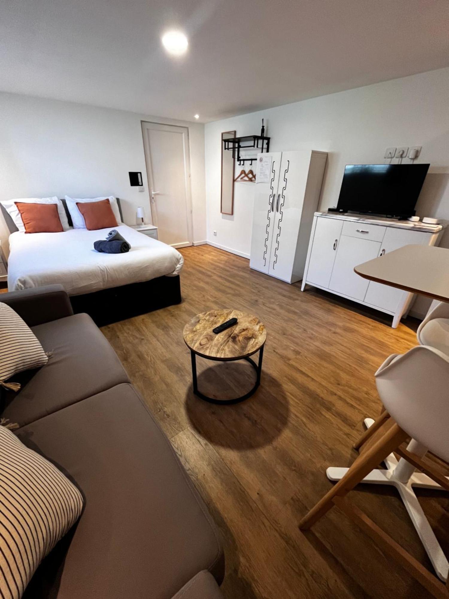 Studio Proche Gare Et Versailles 4 Min A Pied Train Vers Paris Marly-le-Roi Exterior photo